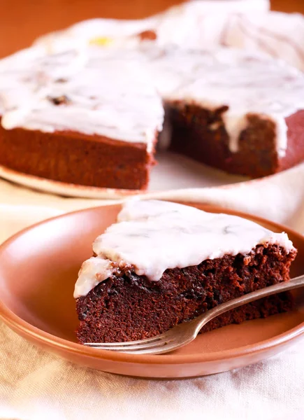 Chocolate and prune cake with white glaze — Stock Photo, Image