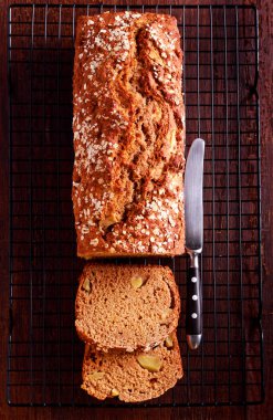 Dilimlenmiş Stout ve apple buğday ekmek 