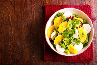 Narenciye ve mozzarellalı salata  