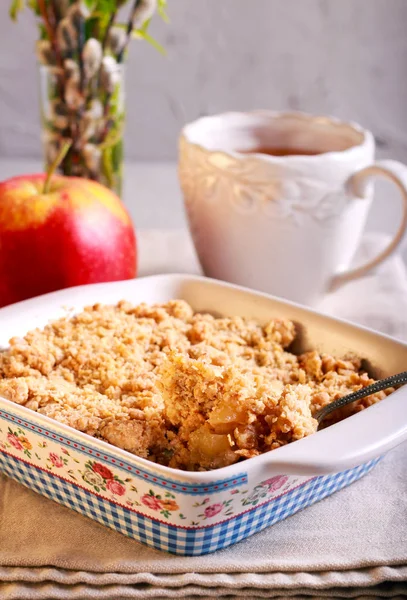 Apple crumble cake in a tin — Stock Photo, Image