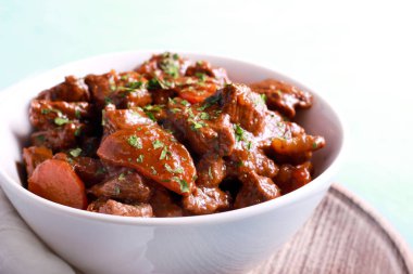 Havuç ile sığır eti güveç 