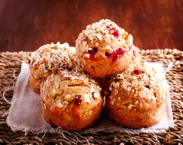 Muffin al mirtillo con guarnizione di avena — Foto Stock