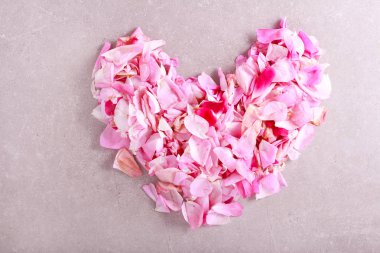 Pembe gül yaprakları kalp, arka plan olarak