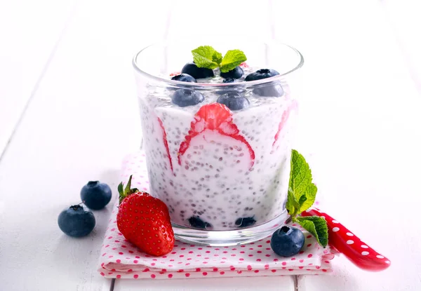 Bessen en chia zaad yoghurt — Stockfoto