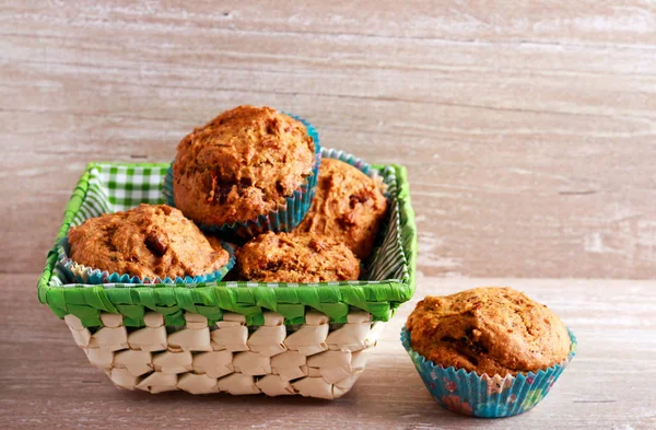 Date muffins in a basket — Stock Photo, Image