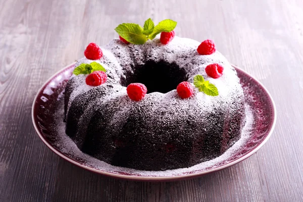 Chocolate and raspberry ring cake — Stock Photo, Image