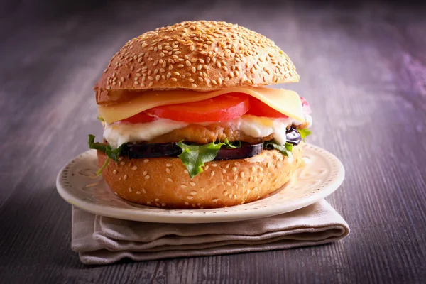 Ev yapımı hamburger tavuk, patlıcan