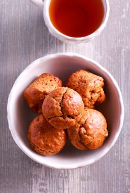 Meyve ve çilek ile şekersiz çörek 