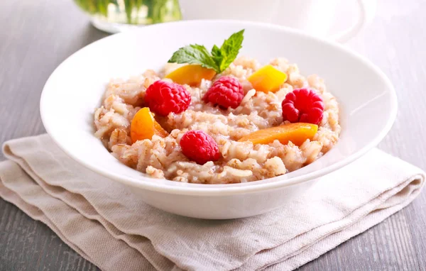 Porridge with apricot and raspberry — Stock Photo, Image