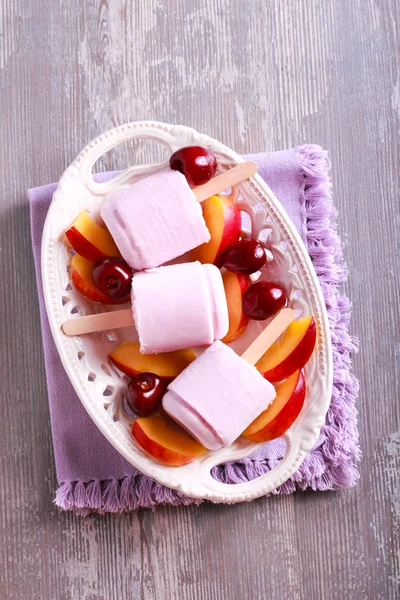 Frossen bær og frugt yoghurt is - Stock-foto