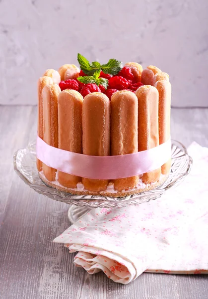 Raspberry charlotte cake served — Stock Photo, Image