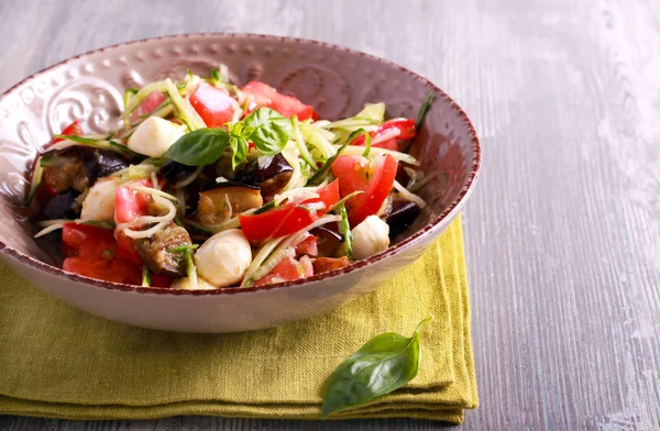 Aubergine, mozzarella and tomato warm salad — Stock Photo, Image