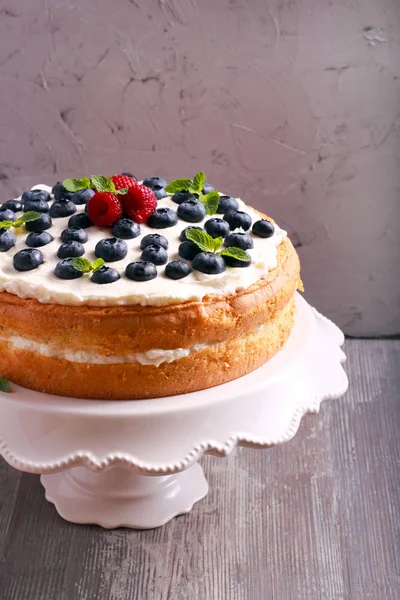 Berry and nut cream cake — Stock Photo, Image