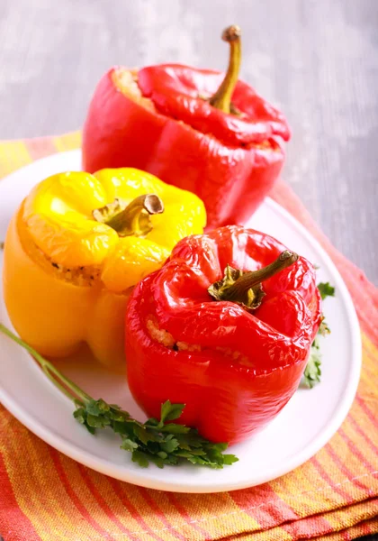 Stuffed red and yellow bell pepper — Stock Photo, Image