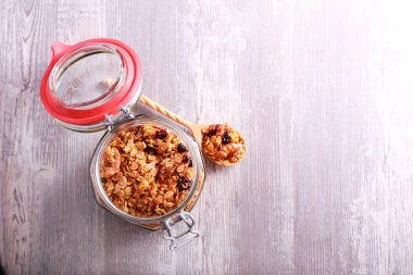 Kavanozda ev yapımı granola., 