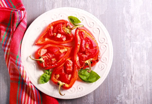 Piemonten paahdetut paprikat lautasella — kuvapankkivalokuva
