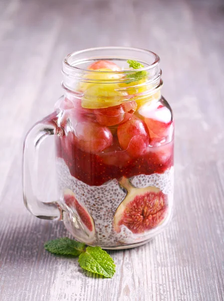 Chia seed yogurt and fruit (fig and grapes) layered healthy snac — Stock Photo, Image