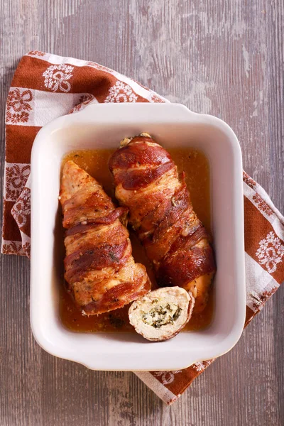 Peynirli ve ıspanaklı tavuk göğsü sarılmış dolması 