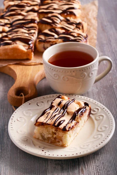 Çikolata parçalı ile elma ve armut sünger kek 