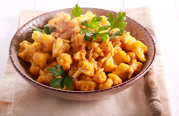 Curry de coliflor en un tazón — Foto de Stock