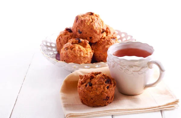 Morot muffins med frukt och nötter — Stockfoto