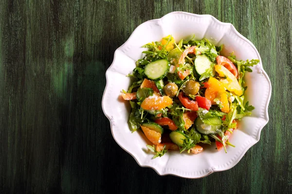 Fresh vegetables, rocket, feta and olives salad — Stock Photo, Image