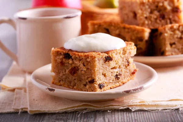 Pear and apple cake with raisin — Stock Photo, Image