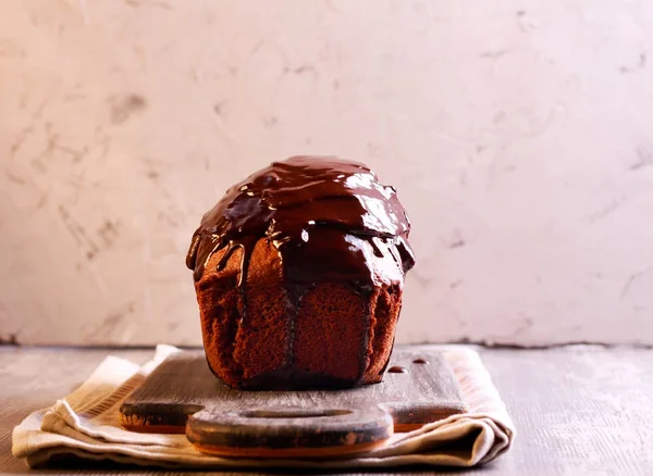 Chocolate cake loaf with chocolate icing — Stock Photo, Image