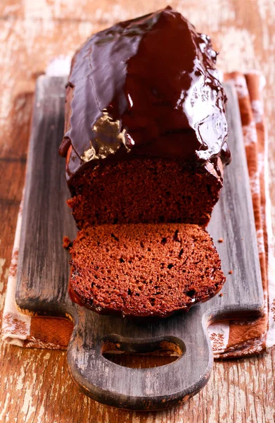Pastel de chocolate con hielo de chocolate — Foto de Stock