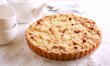 Fındık tepesi kek, sunulan crumble 