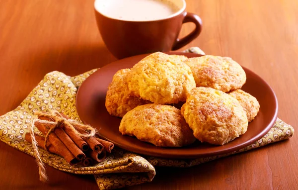 Soft buttermilk cinnamon cookies on plate — Stock Photo, Image