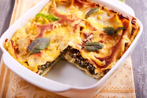 Lasagne di spinaci e formaggio — Foto Stock