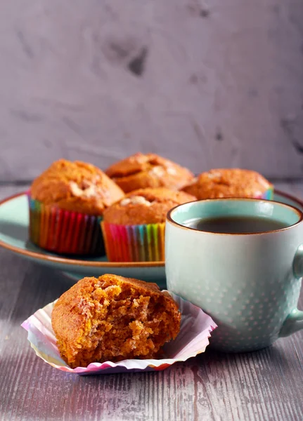 Pumpkin muffins and cup of tea — Stock Photo, Image