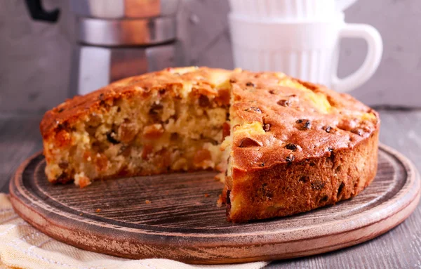 Ananas ve sultana kek, dilimlenmiş — Stok fotoğraf