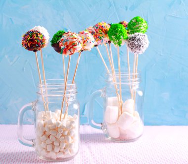 Renkli pasta ile sprinkles çıkar 