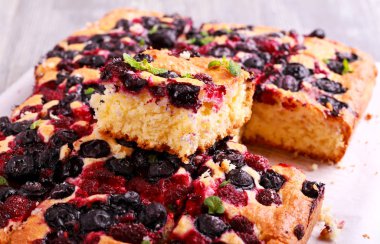 Yaban mersini ve ahududu cake