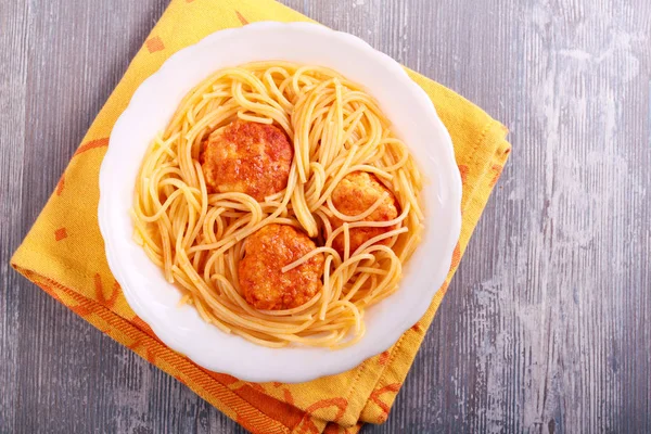 Kurczak klopsiki z spaghetti — Zdjęcie stockowe