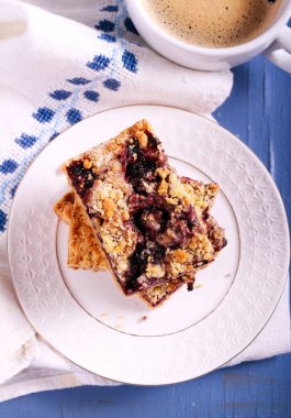 Yaban mersinli kek tepesi çubuklarıyla 