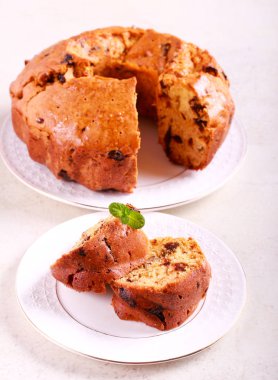 Servis Tarihi ve turuncu halka pasta 