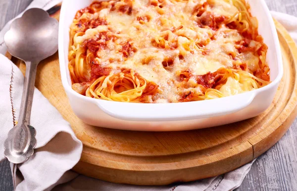 Spaghetti Mozzarella backen — Stockfoto