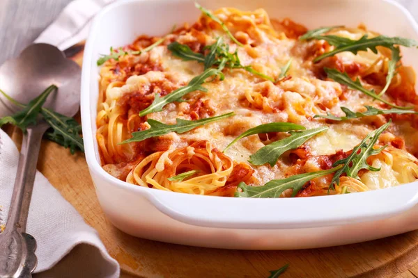 Spagetti mozzarellával sütni a rakéta, — Stock Fotó