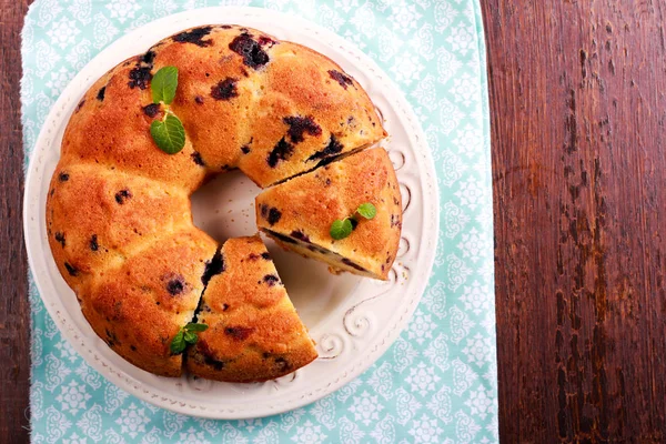 Blueberry and lemon ring cake, sliced — Stock Photo, Image