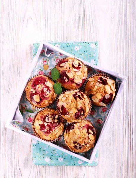 Raspberry low fat muffins with almond topping — Stock Photo, Image