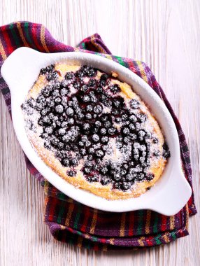 Teneke pişirme içinde yaban mersinli cheesecake puding