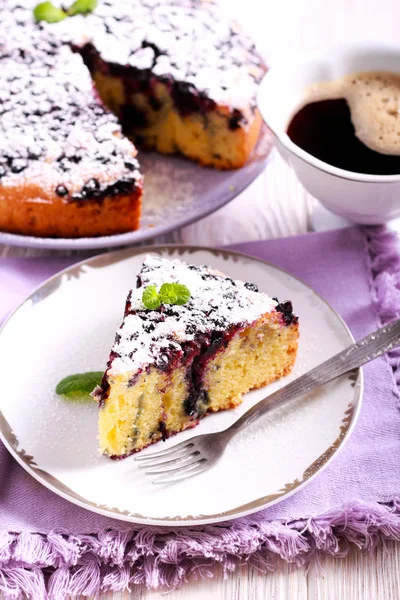 Blueberry cornmeal cake with icing sugar on top — Stock Photo, Image