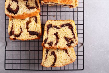 Haşhaş tohumu, fındık ve dolma. 
