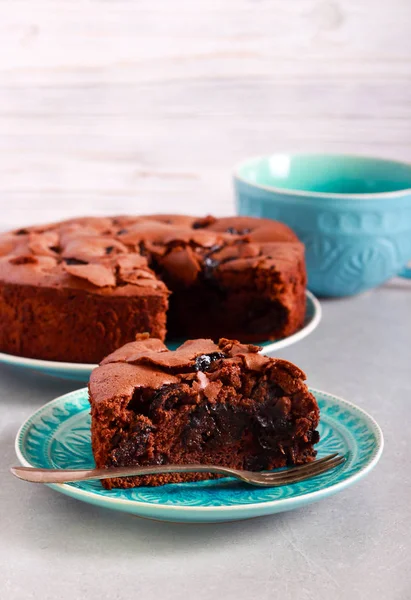 Chocolate prune cake, sliced — Stock Photo, Image