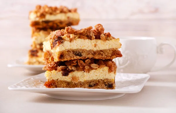 Fig and date oat bars