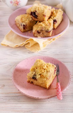 Erik ve elma tokalı kek., 