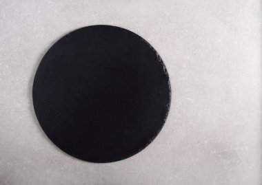 Taş siyah yuvarlak tahta. 